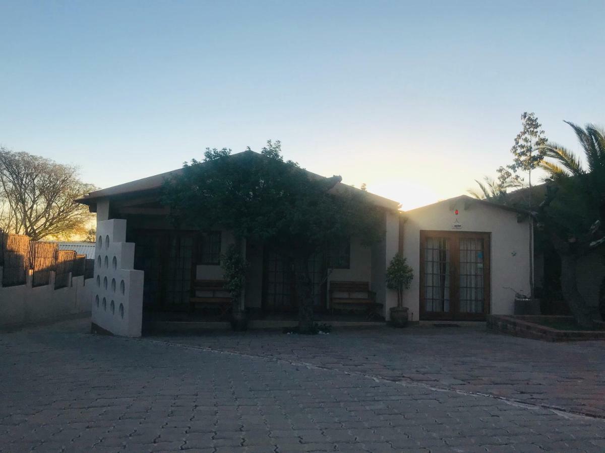 Caotinha Guest Cottage Windhoek Luaran gambar